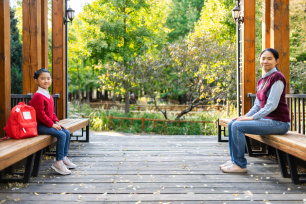 母亲和女儿图片下载