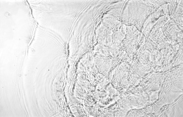 在白色背景上飞溅干净的水的纹理图片下载