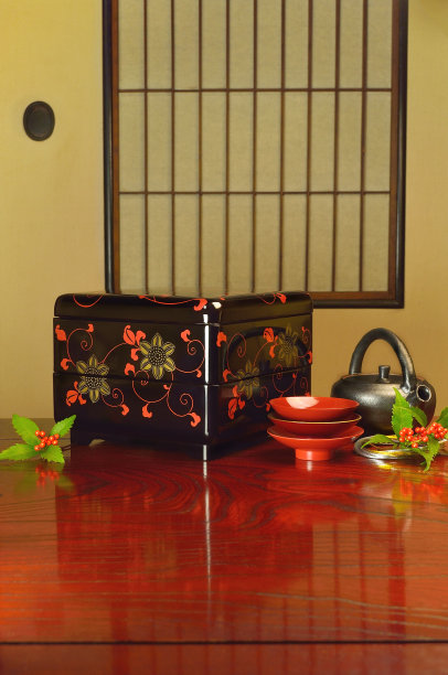 用Ju-Bako和清酒杯庆祝新年图片下载