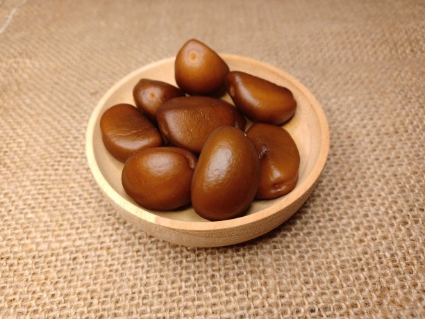 木碗上的蛇果种子图片下载