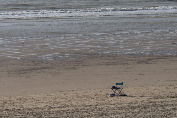 沙滩上的椅子图片下载