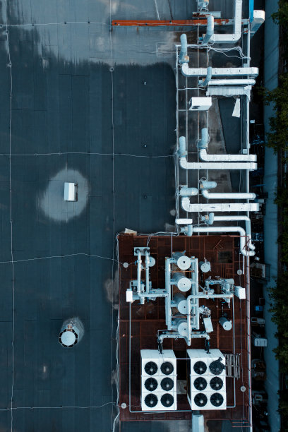 超市屋顶工业通风系统:鸟瞰图图片下载