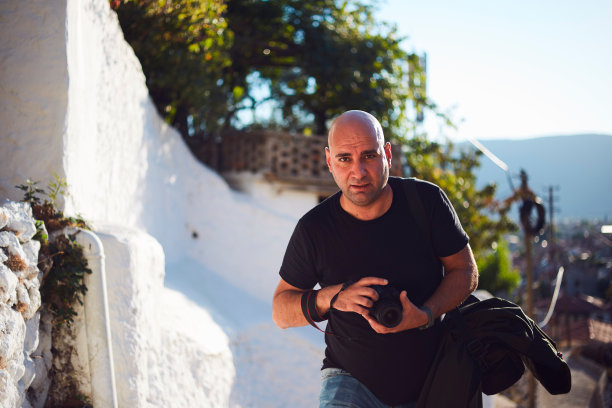 累了街头摄影师图片下载