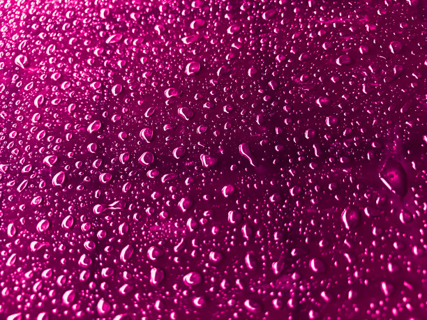 水滴的底色为粉红色图片下载