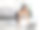 快乐健身亚洲女士制作在线体育训练在家里与笔记本电脑素材图片