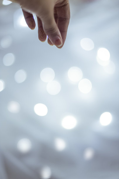 手撒闪光亮片，散景灯光背景图片下载