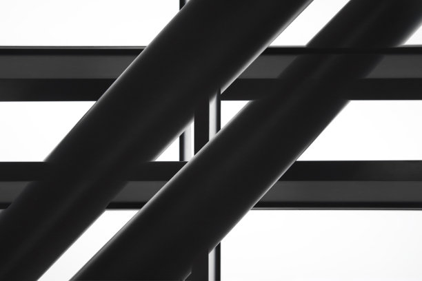 工业或办公建筑框架的交叉金属梁。关于现代建筑、建筑工业或技术的抽象背景。图片下载