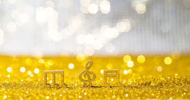 闪亮背景上的音符图片下载