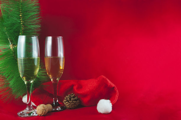 圣诞作文用杯子，香槟和帽子图片下载