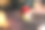 年卡以冷杉枝为背景，配以花环聚焦光图片下载