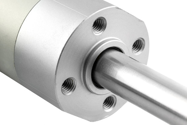 一个活塞橡胶密封的宏观照片从一个气动气缸没有螺纹的末端，隔离在一个白色的背景。图片下载