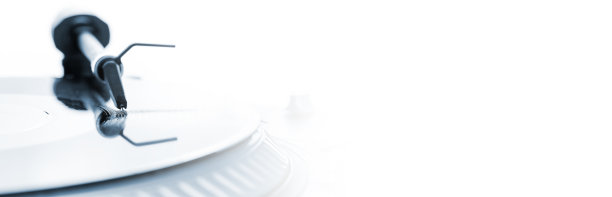 DJ唱针在转盘。长长的横幅图片下载