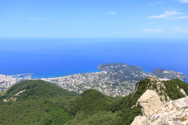 意大利伊斯基亚岛，从埃波米奥到福里奥的鸟瞰图图片下载