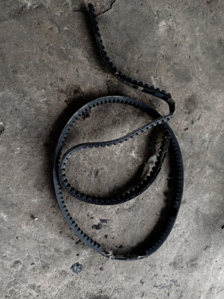 断了的自动三角皮带图片下载