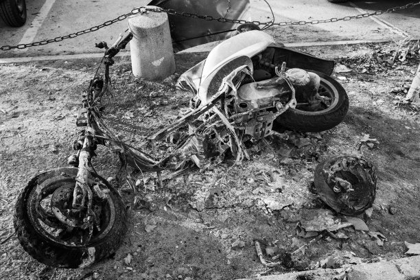 烧坏的摩托车图片下载