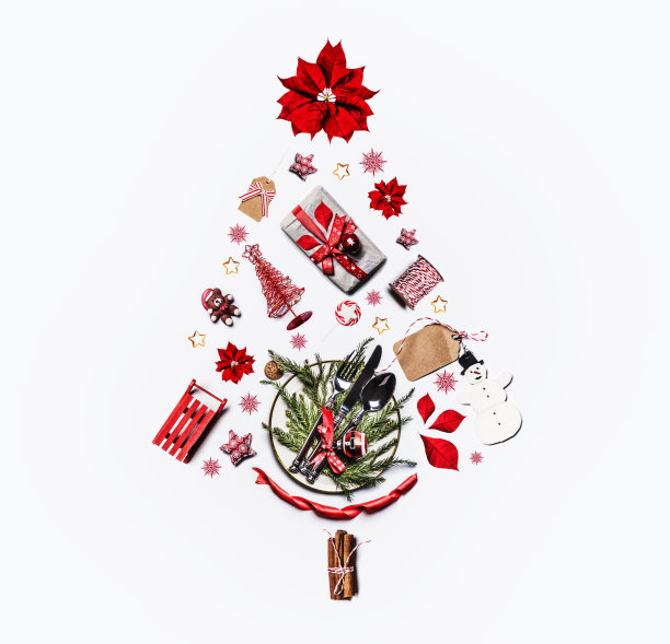 在白色背景上用各种圣诞物品做成的圣诞树图片下载