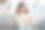 哦,不。震惊的亚洲女性在家用智能手机阅读不良信息图片下载
