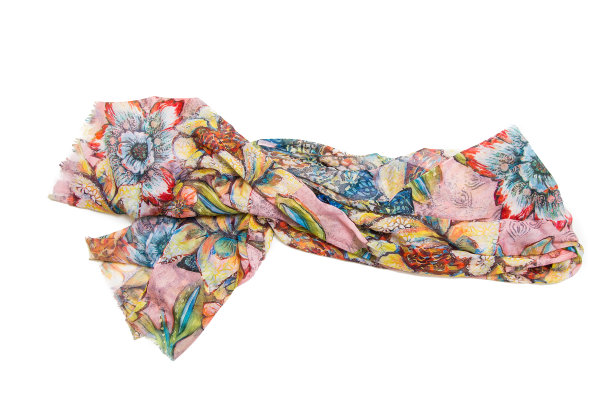 颈上围巾孤白图片下载