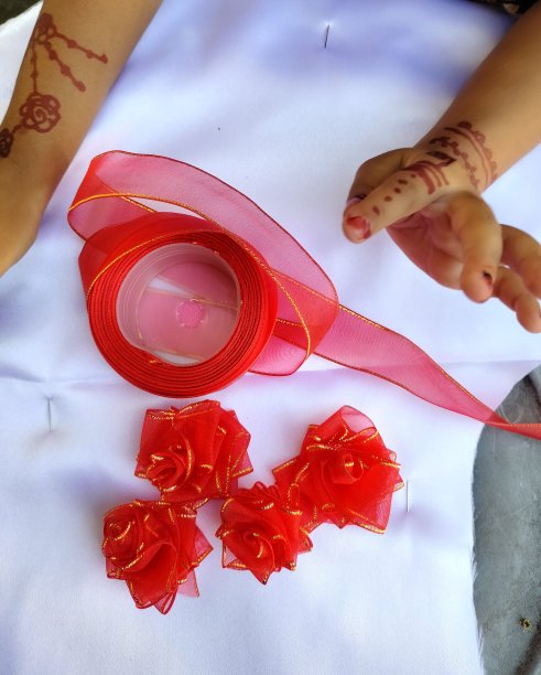 红丝带做的花手工艺品图片下载