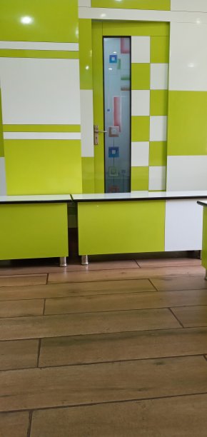 彩色的现代艺术门在家里印度的照片图片下载