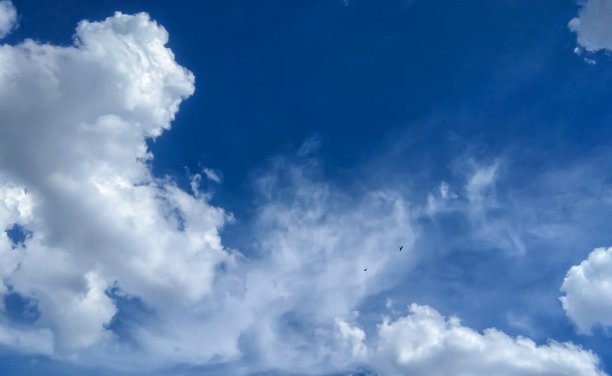 美丽的蓝天白云图片下载