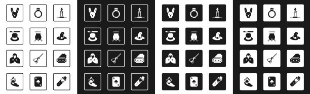 把燃烧的蜡烛放在烛台女巫坩埚里图片下载