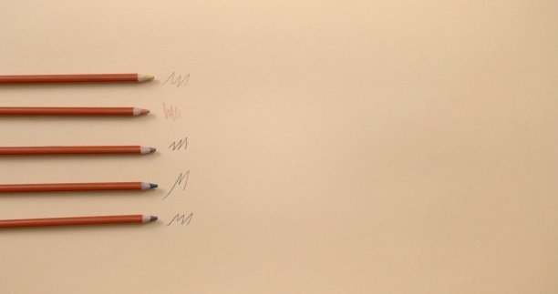 背景照片与五支铅笔图片下载