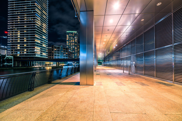 伦敦金丝雀码头的夜晚图片下载