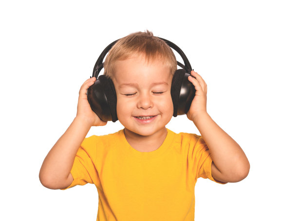 戴着耳机的孩子图片下载