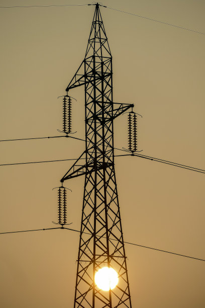 输电线路上的夕阳，数码照片作为照片的背景图片下载