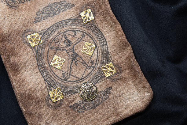 古代神秘巫术背景。神秘主义和异教古老的符号，有神秘的如尼文字母图片下载