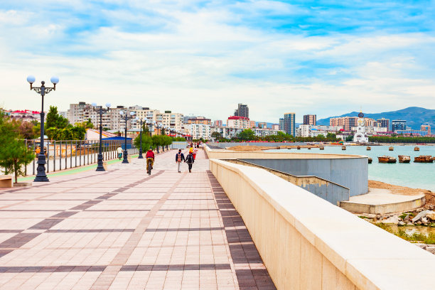 俄罗斯新罗西斯克市的河堤图片下载