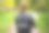 十几岁的女孩在户外拿着书图片下载