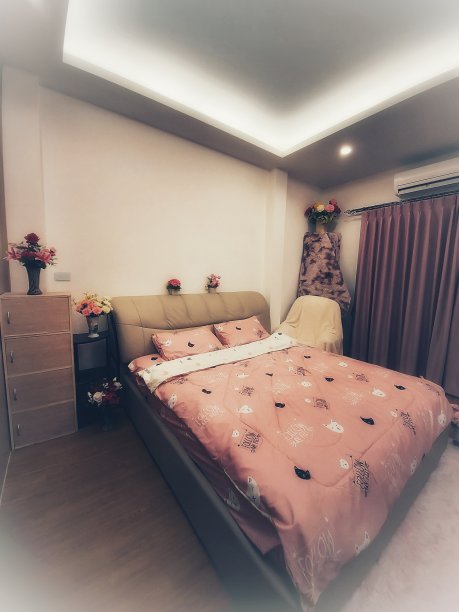 在卧室里。图片下载