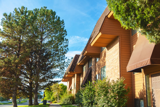 多家庭住宅具有联排别墅牧场级和多层次住宅美国西部照片系列图片下载