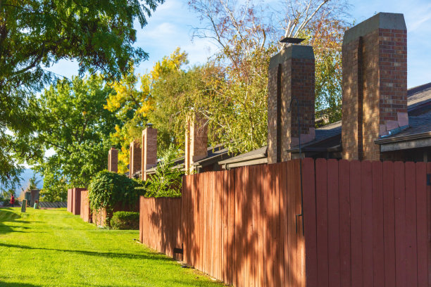 多家庭住宅具有联排别墅牧场级和多层次住宅美国西部照片系列图片下载