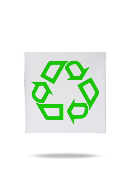 白色背景上的悬浮纸板箱图片下载