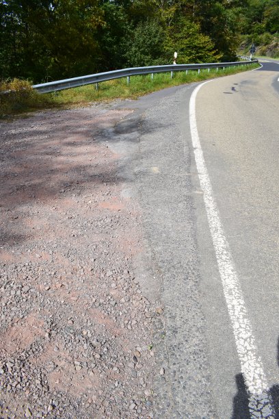 破解坏路边图片下载