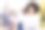 照片中，一位迷人的年轻女商人抱着双臂站在门外，她的同事们在她身后讨论图片下载