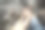 男孩和女孩在海边休息。水边的脚图片下载