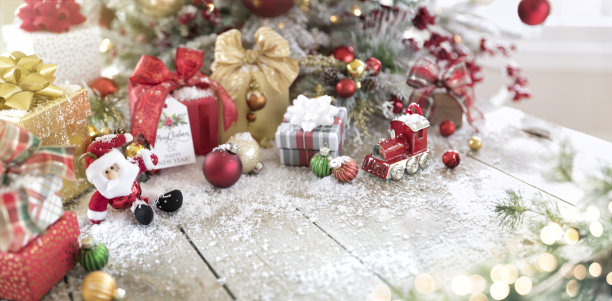 送礼物的圣诞树图片下载