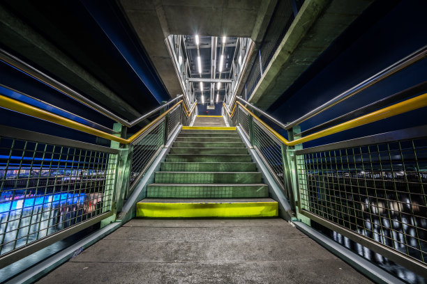 地铁站内楼梯图片下载