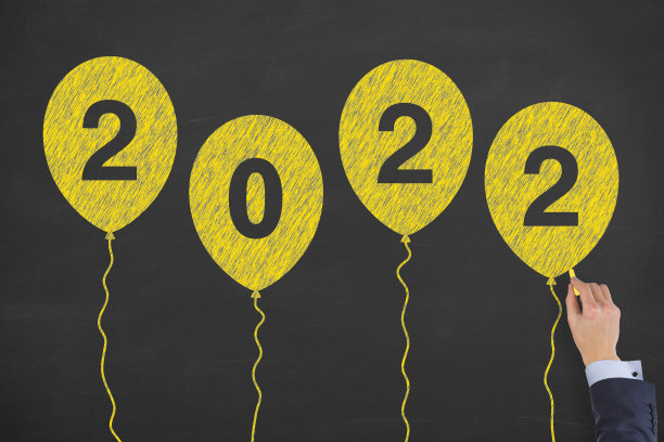用气球在黑板背景上祝2022年新年快乐图片下载