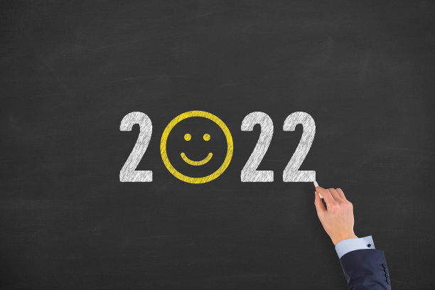 黑板背景上的2022年新年快乐图片下载