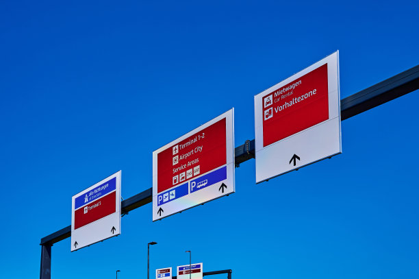 柏林-勃兰登堡机场的信息板。图片下载