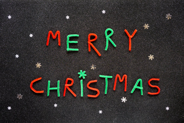 圣诞快乐霓虹灯字母在黑色的闪光背景与雪花图片下载