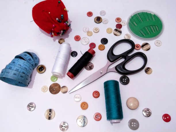 完整的缝纫设备背景，具有多种功能图片下载