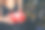 冬季销售。一名年轻女子在圣诞树下打开新年或圣诞节的礼品盒图片下载