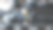 将合成机油倒入柴油机的特写镜头。图片下载