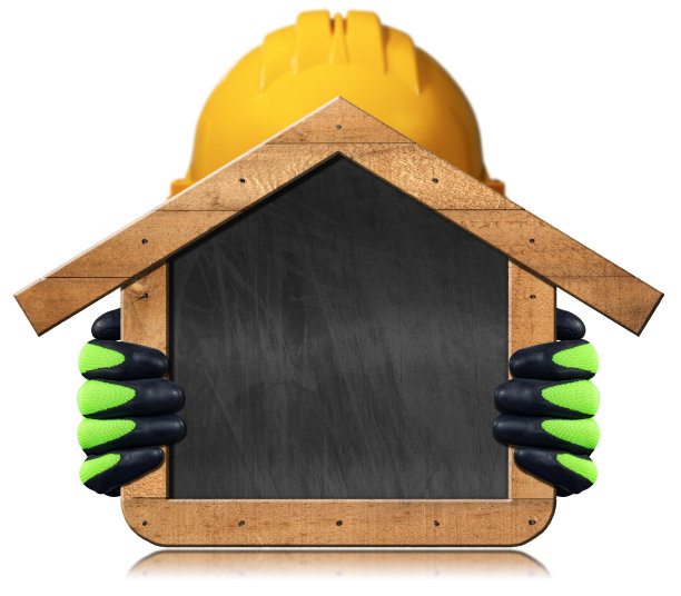 戴着手套的手拿着一块空白的黑板，形状像一座房子图片下载